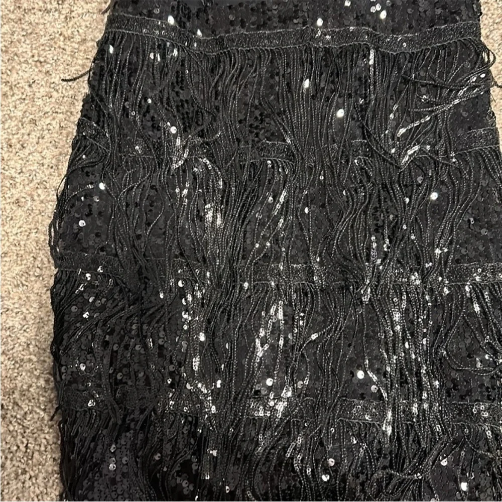 Elegant Black Sequin Dress - Picture 2 of 4